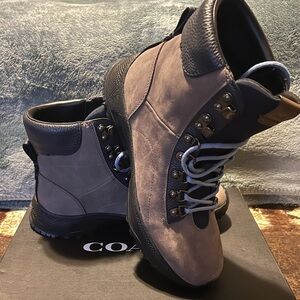 NWB Men’s Coach Hybrid Urban Hiker; Dirty Grey; 9.5